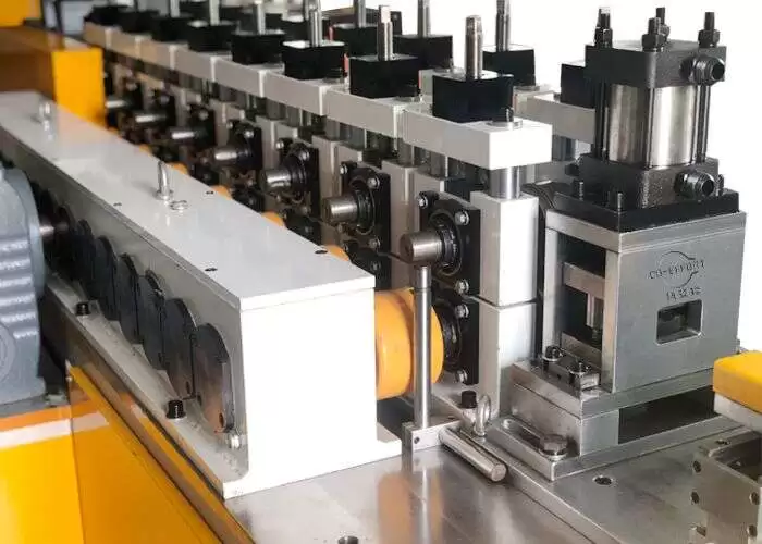 Slae için Kesme Alın Kaynakçılı V Bant Kelepçe Rulo Şekillendirme Makinesi